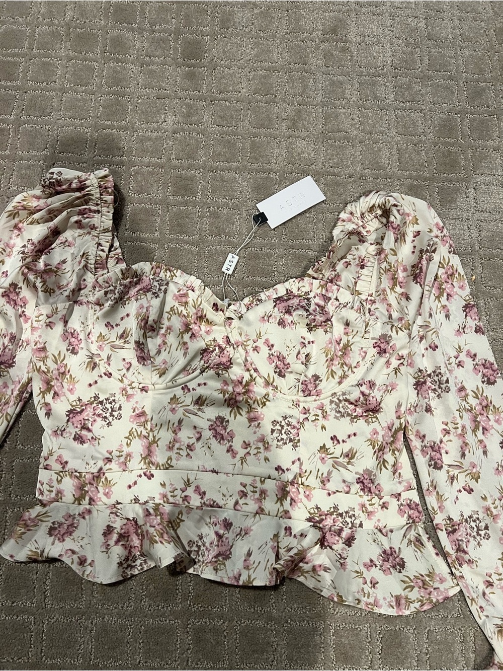 NEW ASTR the Lable Cream Floral Ruffle Peplum Long-Sleeve Blouse Size L